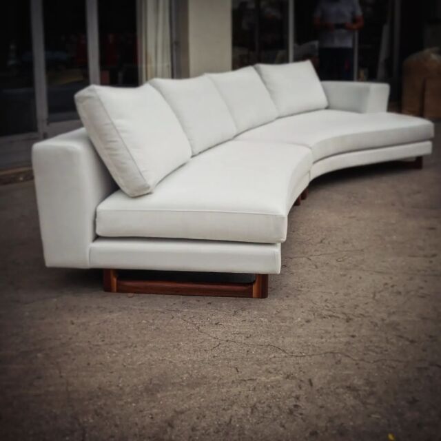 #roundsofa  #bespokesofa  #walnutwood
